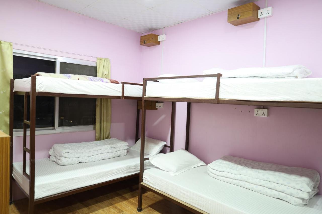 Margik Backpackers Hostel Pokhara Exterior photo