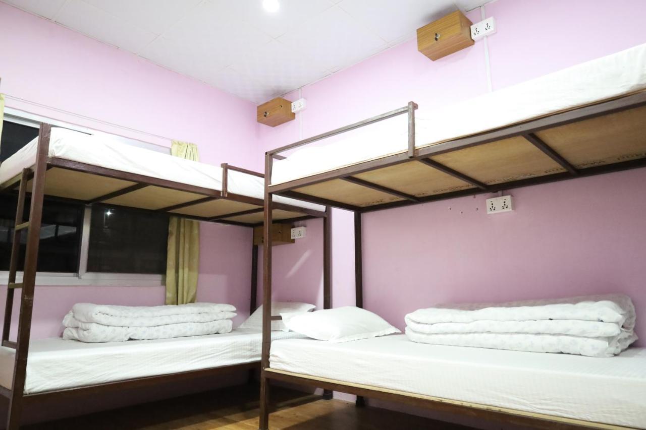 Margik Backpackers Hostel Pokhara Exterior photo